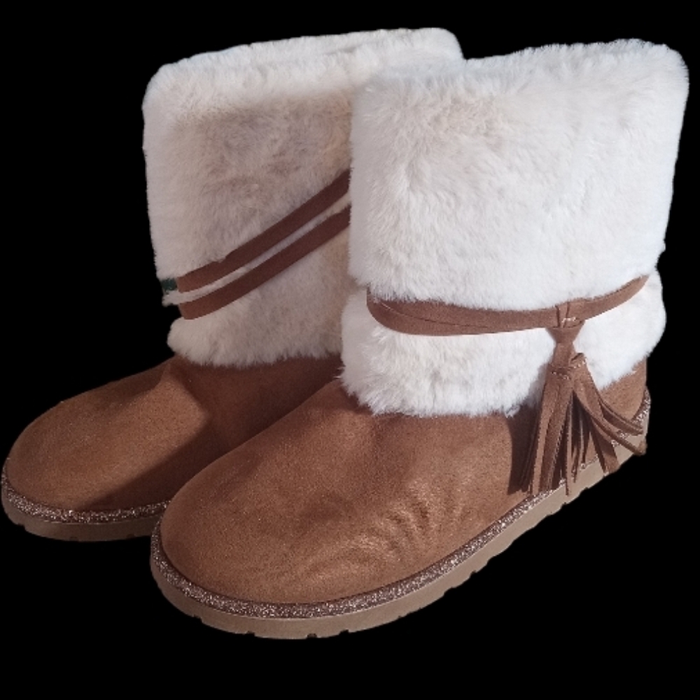 NWOT GirlsSeychelles faux fur and leather boots
